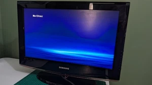 Samsung LE22B470 22" LCD HD TV/DVD Combi w/ remote - boxed - great condition - Picture 1 of 6
