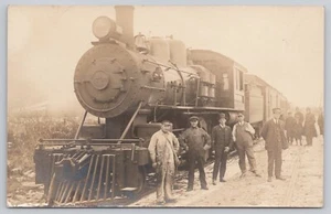 Locomotora de ferrocarril White Pass y Yukon 73 y tripulación, postal con foto real RPPC de colección - Imagen 1 de 2