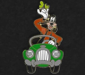 Goofy Driving Green Convertible Waving Hat Walt Disney Flex Vacation Travel Pin - Picture 1 of 1