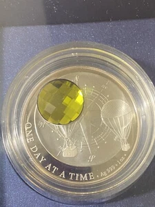 Moneda de cristal Niue 2017 plata $2 1 oz un día a la vez - Imagen 1 de 7