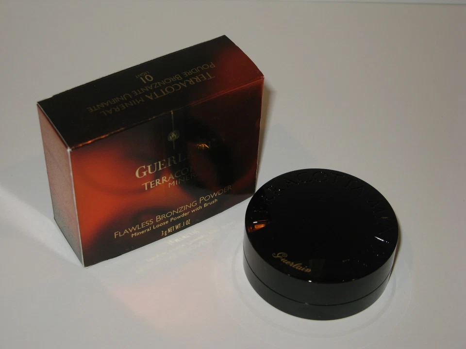 Guerlain Terracotta Mineral Flawless Bronzing Powder w/ Brush. 01 Light. 0.1 oz. - Image 1 of 1
