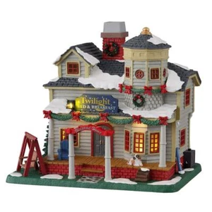 Lemax 2021 Twilight Bed & Breakfast Caddington Village #15740 Smoke Chimney RARE - Picture 1 of 6
