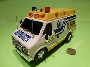 PLASTIC AMERICAN MED VAN AMBULANCE - EMS DIAL 911 - WHITE - GOOD COND. - BATTERY - Picture 1 of 9