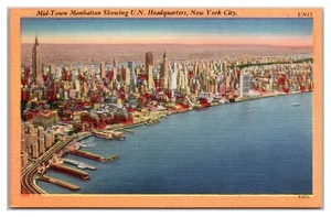 Mid-Town Manhattan Showing U.N. Headquarters Piers New York City New York - Bild 1 von 2