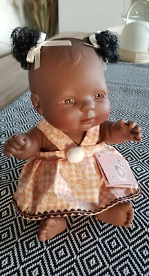 Muñeca bebé BERBESA de ensueño piel oscura 25 cm niña bebé ¡NUEVA!! - Imagen 1 de 4