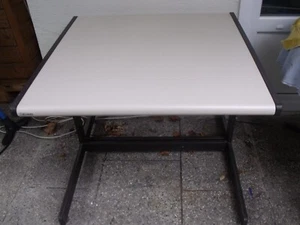 Tisch-Vielhauer Germany Schreibtisch- 80 x80 cm -H ca 70 cm- Stabil - Bild 1 von 3