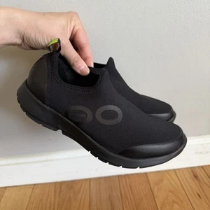 Oofos Women’s Size 7 Oomg Eezee Low Top Black Slip On Recovery Sneaker Shoes - Picture 1 of 8