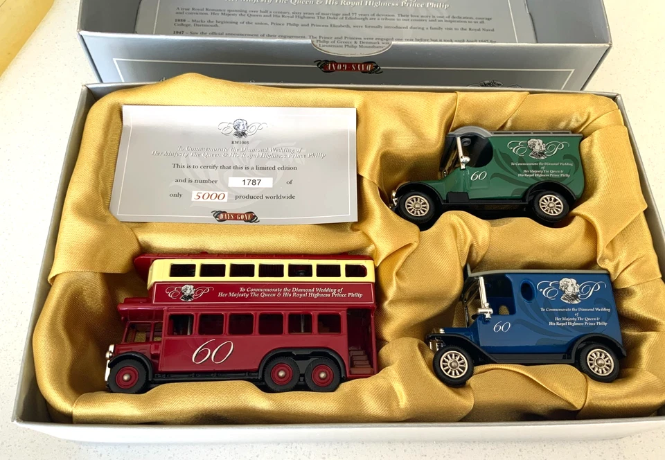 Lledo "HM Queen Diamond Wedding" Special Edition 3 Vehicle Set Dated 2007 + COA - Image 1 of 4