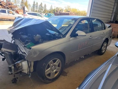 ¡SOLO MONTAJE DE PESTILLO! Puerta delantera pasajero estilo clásico emblema en rejilla se adapta a 04 Foto 1 de 4