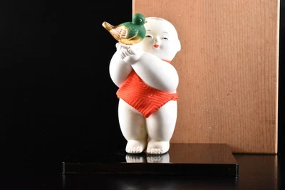 F8824: Muñeca japonesa de cerámica infantil en forma de pájaro ORNAMENTOS obra de arte con caja firmada Foto 1 de 4