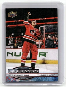 2025-26 Upper Deck #C-14 Sebastian Aho UD Tela - Foto 1 di 2