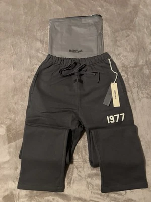 NUEVO Pantalones deportivos Fear of God Essentials hierro relajados talla mediana 100 % auténticos✅ Foto 1 de 4