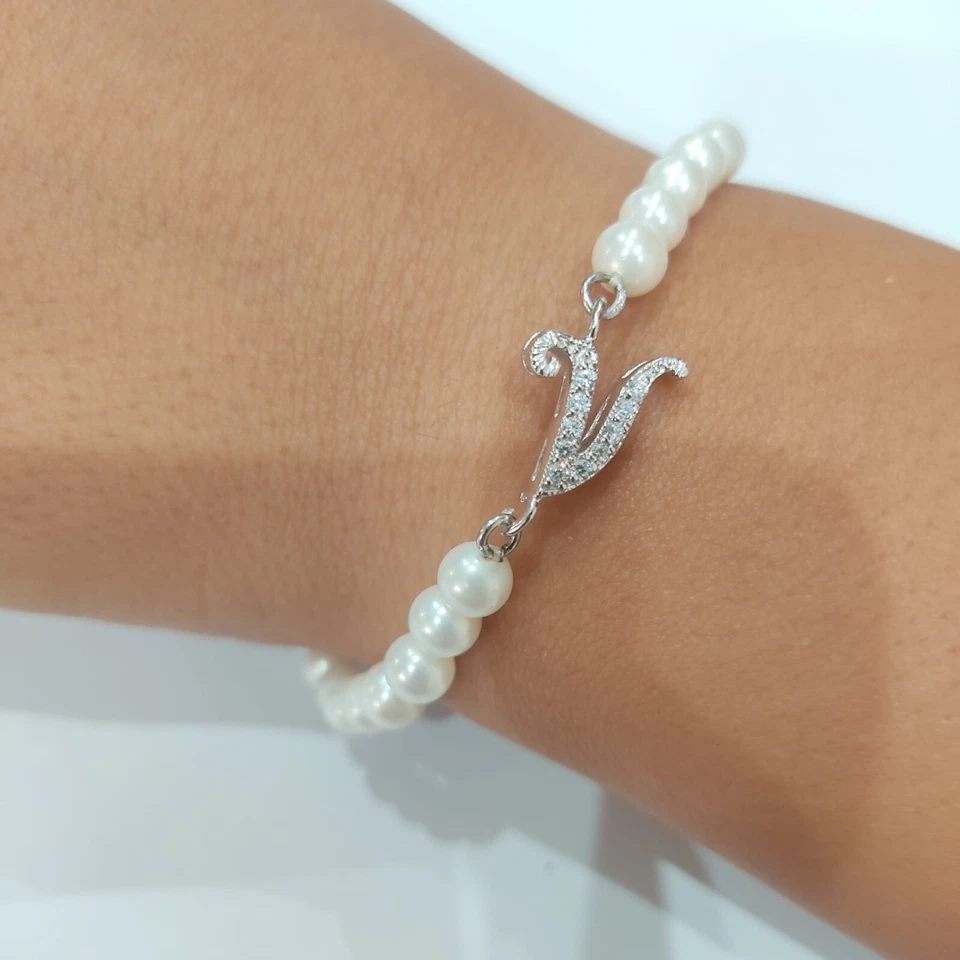 BRACCIALE PERLE DI 4MM LETTERA ( V ) IN ARGENTO 925 RODIATO IN ORO BIANCO 18KT - Immagine 1 di 2