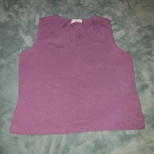 Camisa grande Worthington Petite púrpura ciruela para mujer sin mangas cuello en V - Imagen 1 de 6