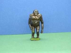 BRITAINS VINTAGE 1930 LEAD ZOO SERIES #906 GORILLA WITH MOVEABLE ARM - Bild 1 von 8