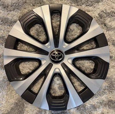 2019-2023 Toyota Prius Prime 15" Hubcap Wheel Cover 42602-47261 Good Shape - Image 1 of 2