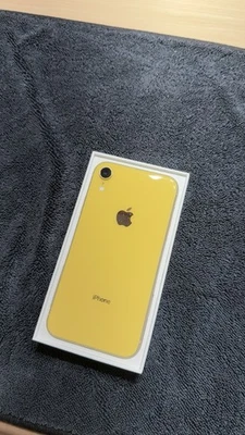 iPhone XR/256 GB/Yellow/Display gerissen, aber technisch voll funktionsfähig - Bild 1 von 4