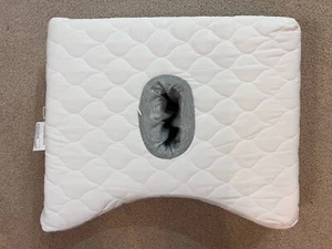 SleepEasy Cuscino CNH per Piaghe alle Orecchie con Copertura Extra Nuovo Mai Usato - Foto 1 di 5