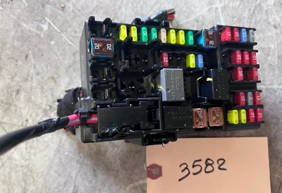 2013-2016 Chevrolet Sonic 1,8 л двигатель предохранитель коробка в сборе #3582 - Изображение 1 из 2