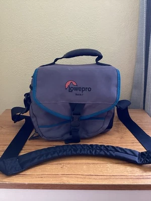 Lowepro Nova 1 Camera Shoulder Bag Excellent Condition All-Weather Cover - Image 1 of 4