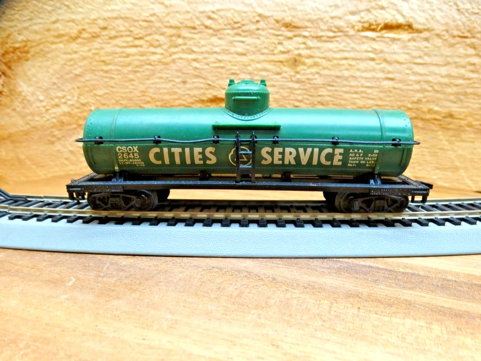 Atlas HO Scale 40' Cities Services CSOX 2645 Single Dome Tank Car - Image 1 of 4