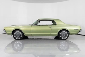 Póster de Mercury Cougar 1967 (verde) | 24x36 pulgadas | auto clásico - Imagen 1 de 1