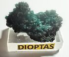 Dioptas: Stufe ca. 46x26mm - grn opak mit teils glnzenden Kristallen 23g.