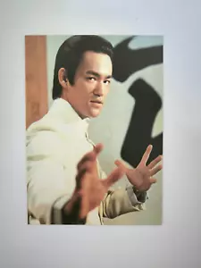 CARTOLINA BRUCE LEE FORMATO 4*6 IN ACTION STAR MOVIEBY STARPIC MAGAZINE THAILANDIA #05 - Foto 1 di 6