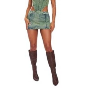 MWT PRETTY LITTLE THING Vintage wash low rise, denim Mini Skirt - Picture 1 of 3