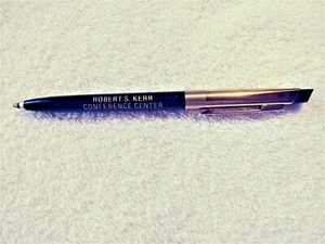 Pluma retráctil Senator Robert S Kerr de colección Centro de conferencias Poteau OK Funciona - Imagen 1 de 1