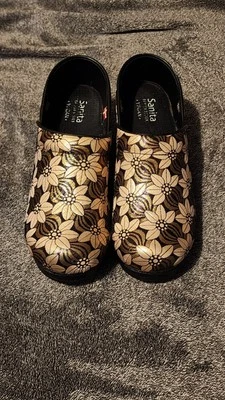 Zuecos Sanita 39 Diseño Danés Vegano Estampado Floral Dorado Marrón Envío Gratis  Foto 1 de 4