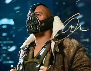 TOM HARDY FOTO AUTOGRAFATA BANE BATMAN IL CAVALIERE OSCURO RISORGE 8X10 - Foto 1 di 1