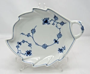 ROYAL COPENHAGEN Denmark Blue Fluted Plain Mid Size Leaf Dish 101/144 - Picture 1 of 13