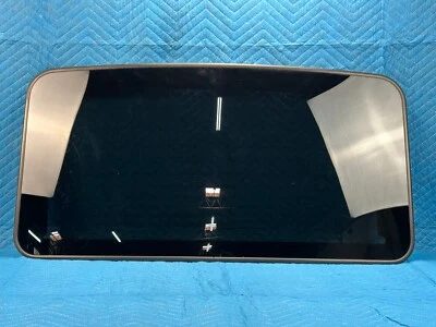 Toyota Sequoia Tundra люк стекло 63201-0C020 2010-2021 OEM - Изображение 1 из 4