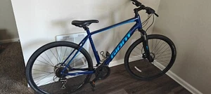 XL Giant Roam 3 Disc Hybrid Bicycle for pick up (Santa Ana, Orange, Tustin area) - Picture 1 of 5