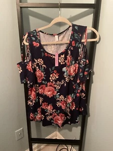 Women’s Short Sleeve Top - Picture 1 of 9