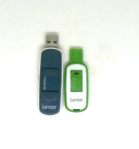 Lote de 2 unidades flash USB 2.0 retráctiles Lexar JumpDrive - 16 GB y 32 GB - Imagen 1 de 2