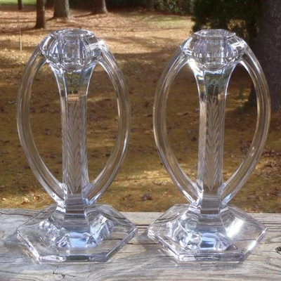 Antiguo par de candelabros grabados con dos asas de vidrio WESTMORELAND de 100 años sin precio base Foto 1 de 4