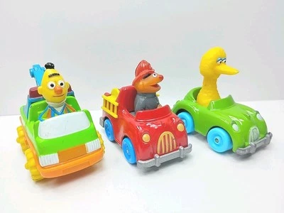 Lote de 3 coches diecast de Plaza Sésamo Tyco Matchbox 1996-1997 Big Bird, Bert, Erni Foto 1 de 4