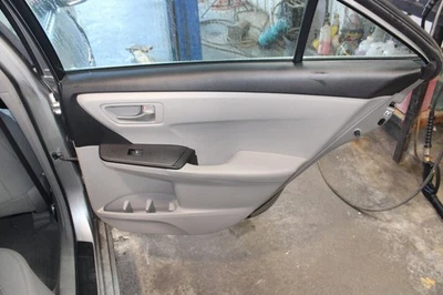 2017 Toyota Camry Rear Right Door Panel Gray OEM Used 81000 Miles Foto 1 de 4