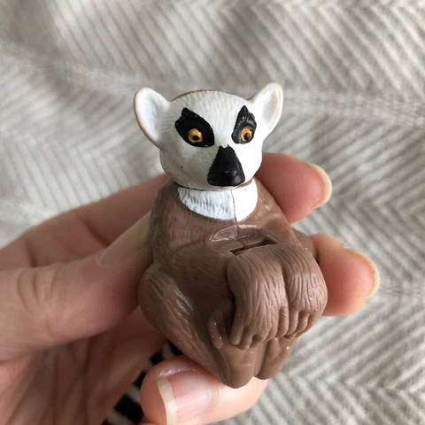 Disney Ring Tailed Lemur Animal Action Figure Soft Tail Clamp On EUC Cover