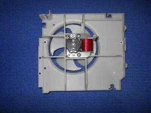 Motor de cubierta de microondas GE WB34X21786 con motor WB26X10265 conjunto de hoja de ventilador - Imagen 1 de 4