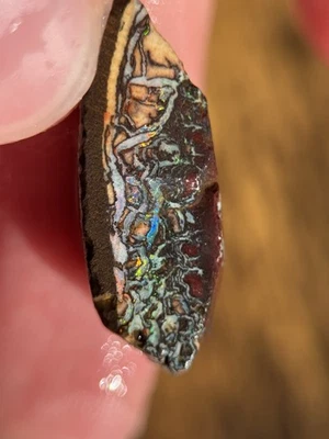 Boulder Opal rub 7,8 ct mit Feuer - Bild 1 von 4