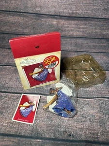 Hallmark A Joyful Noise Ornament 2004 EUC - Picture 1 of 2