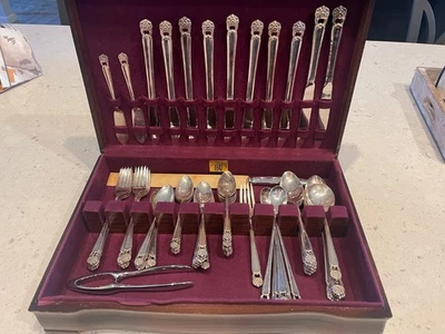 70 PIECE SET 1847 ROGERS ETERNALLY YOURS SILVERPLATE FLATWARE IN CHEST - Image 1 of 3