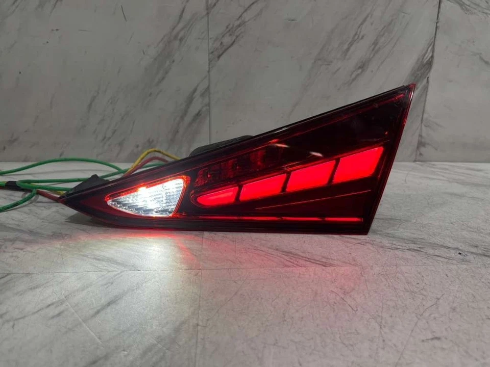 Mercedes Benz C300 C43 AMG 2015 2026 luz trasera interior OEM pasajero derecho LED Foto 1 de 4