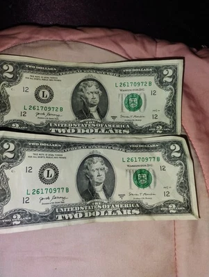 billetes de 2 dolares 1976 son series exactas son raros y únicos en su clase - Image 1 of 2