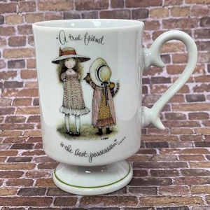 Holly Hobbie Standfuß Kaffeebecher Tasse A True Friend Is The Best Possession 1973 - Bild 1 von 10