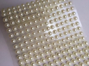 252 Halbperlen 6mm Selbstklebend Rund Bordüre Deko Hochzeit Verzieren Weiß/Ecru - Bild 1 von 4