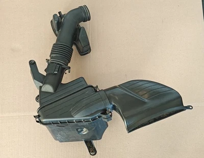 Lexus IS300 2001-2005 OEM Stock Limpiador de admisión de aire frío Caja de filtro Carcasa MAF Foto 1 de 4